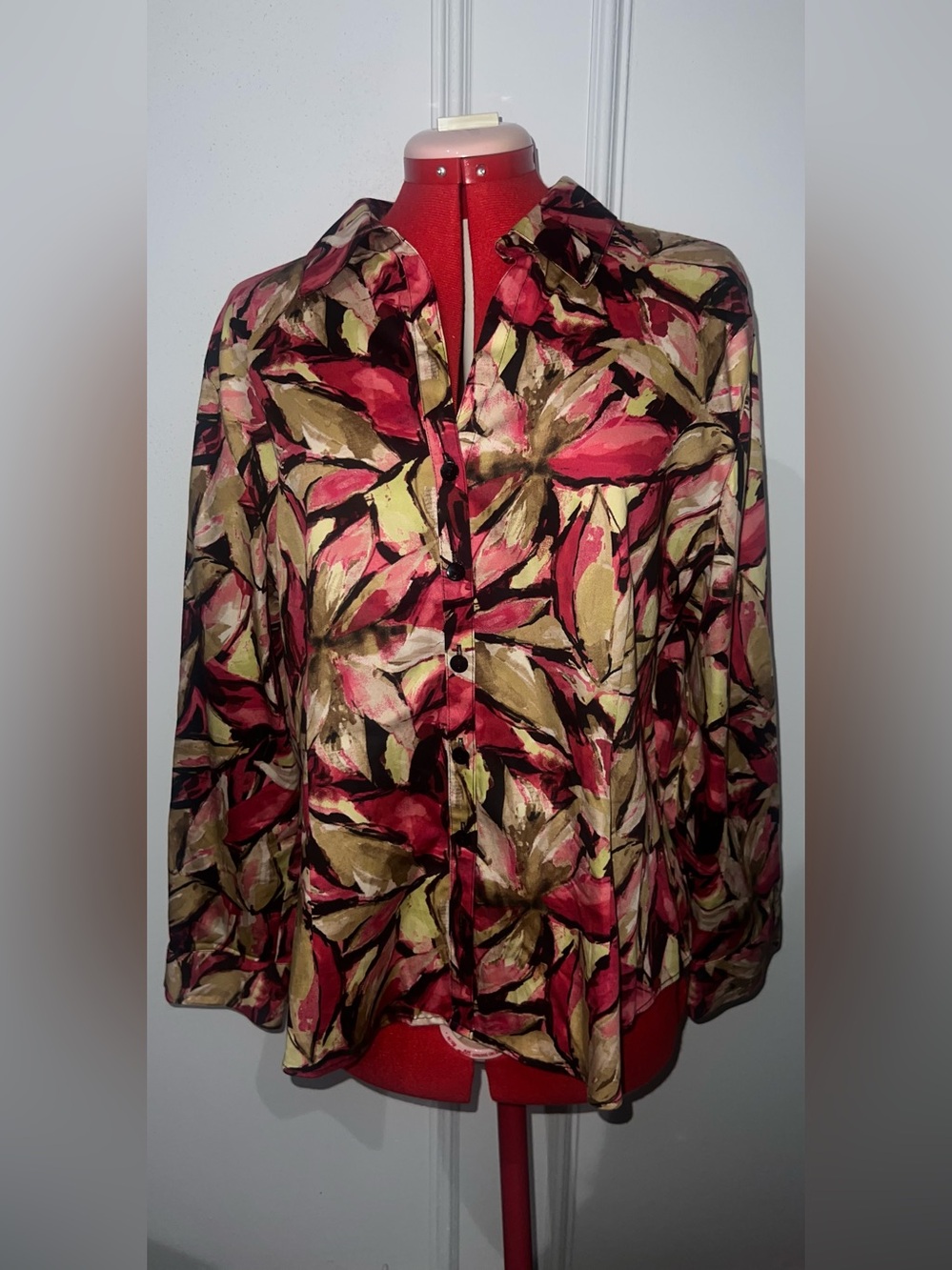 Chico’s Addition Womens Red Floral Button-Front Shirt size 16 (3)
